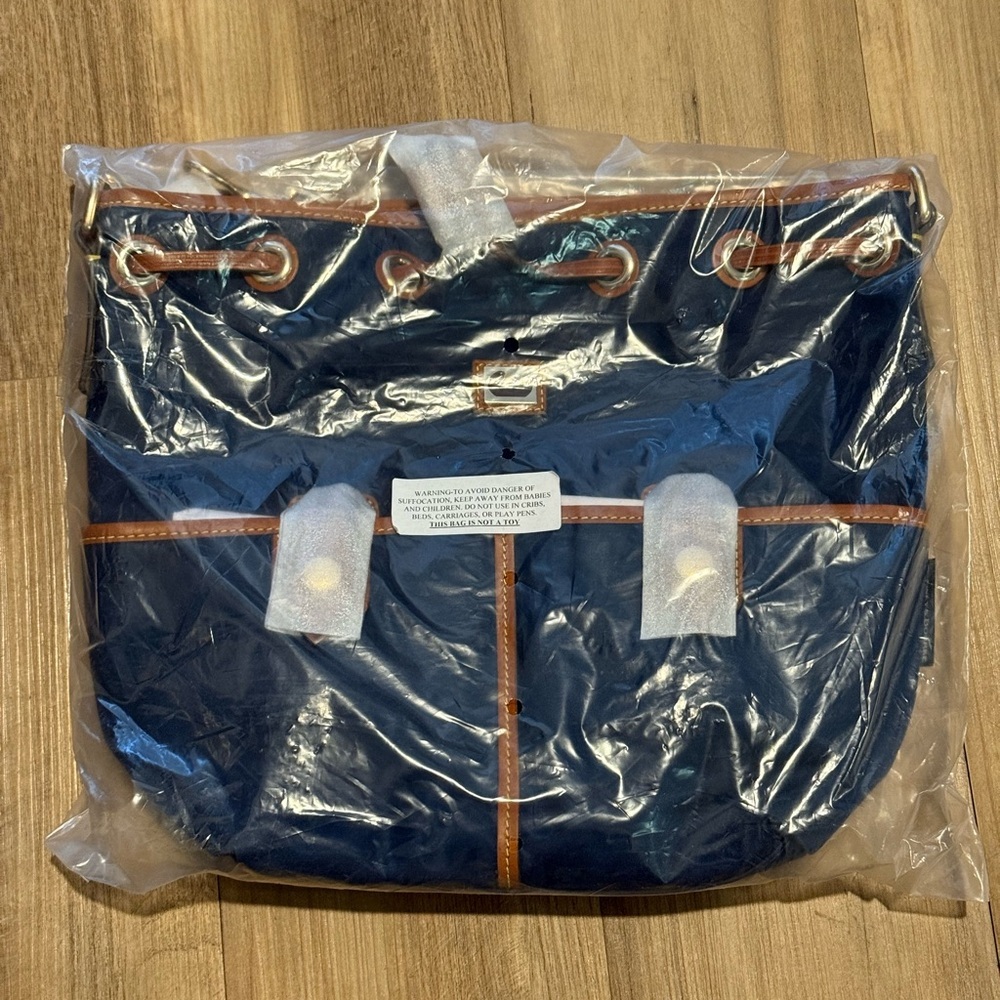 Dooney & Bourke Wayfarer Drawstring Bucket Bag Nylon Navy Handbag AUTHENTIC NEW - Picture 4 of 6